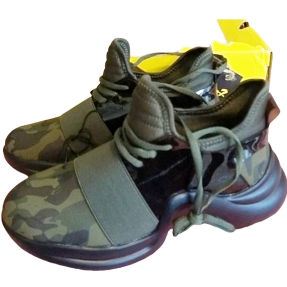 NWT!! Seven7 Shanghai Camo sneakers - Picture 1 of 15